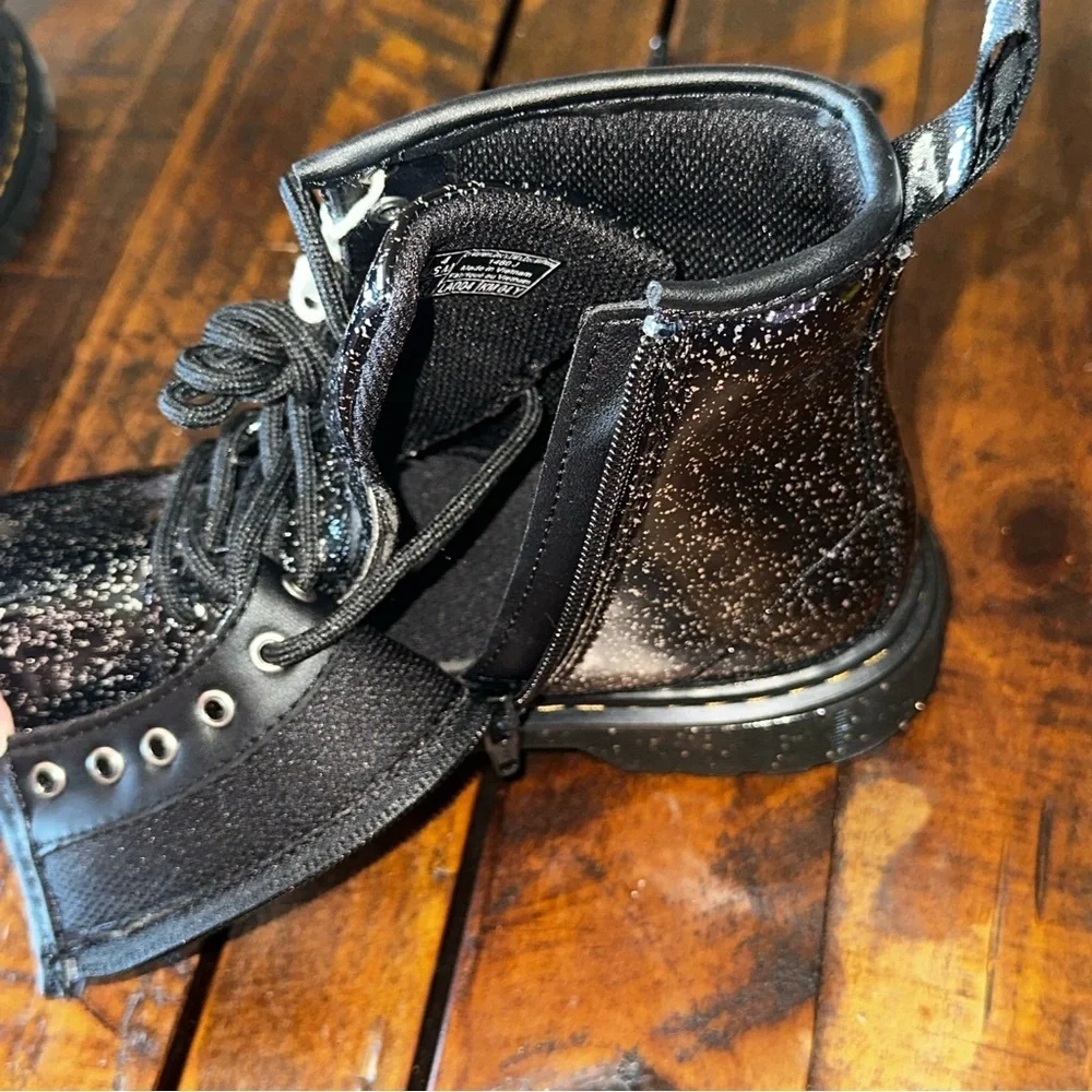 NWT Dr. Martens 1460 GLITTER LACE UP BOOTS COLOR:Black Cosmic Glitter Sz Youth 3